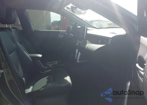 2022 Toyota Corolla Cross Xle from USA, damaged, VIN 7MUEAAAG2NV033628